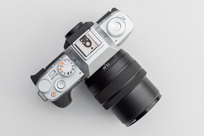 Fujifilm-X-T200-lens-open-top
